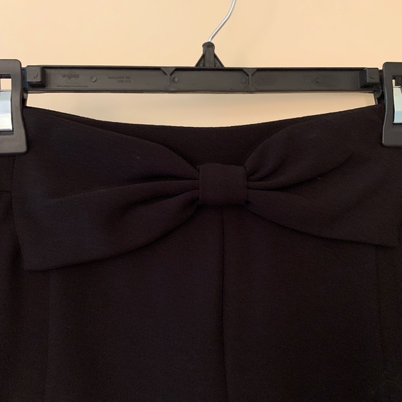 Black Shorts with Bow at the Front - Picture 2 of 4